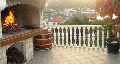 Romantic Apartment With Sea View Vinišće, Dalmatia