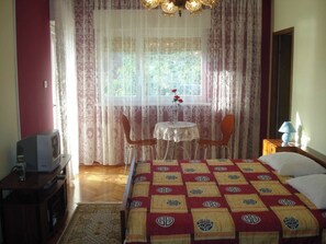 1 bedroom, iron/ironing board, bed sheets - Romantic Apartment With Sea View Vinišće, Dalmatia (Marina)