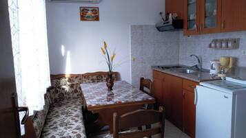 Apartment, 1 Bedroom, Smoking, Balcony | Interior