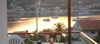 Romantic Apartment With Sea View Vinišće, Dalmatia