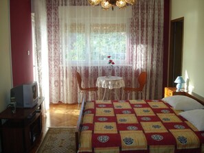 Apartment, 1 Bedroom, Smoking, Balcony | 1 bedroom, iron/ironing board, bed sheets