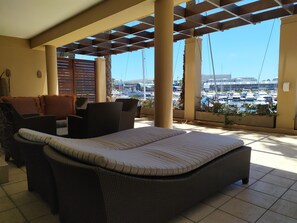 Apartamento, 3 habitaciones, patio, vistas al mar | Terraza o patio