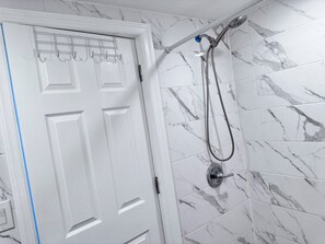 Chambre, 2 chambres, fumeurs, patio | Salle de bain