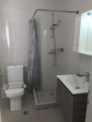 Room, 2 Bedrooms, Terrace, Garden View | Bathroom