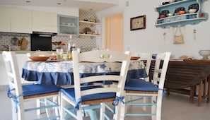 Villa, 2 Bedrooms, Smoking, Patio | Dining