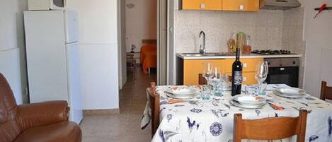 House, 2 Bedrooms, Smoking, Patio | Private kitchen | Fridge, cookware/dishes/utensils