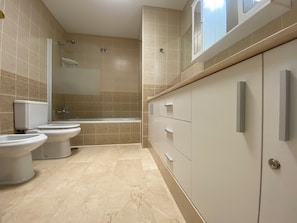 Ferienhaus, 2 Schlafzimmer, Raucher, Balkon | Badezimmer