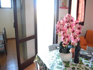 Ferienhaus, 1 Schlafzimmer, Balkon, Stadtblick | Speisen