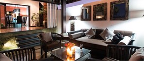 Villa (5 Bedrooms) | Living room