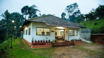 Room, 1 Bedroom, Smoking, Balcony | Property grounds