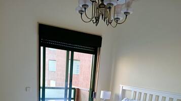 2 bedrooms, iron/ironing board, bed sheets