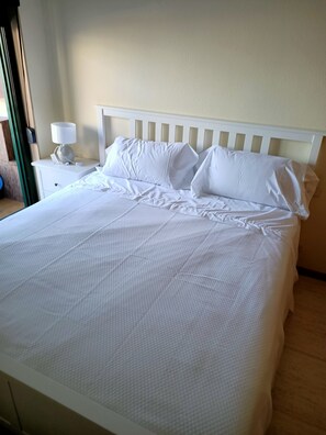 2 Schlafzimmer, Bügeleisen/Bügelbrett, Bettwäsche