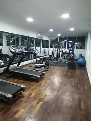 Room, 1 Bedroom, Accessible, Smoking | Fitness facility