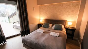 Premium Apartment | 1 bedroom, soundproofing, iron/ironing board, travel cot