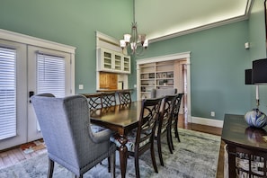 Dining - **NEW LISTING ** ALOFT in Blue Ridge -New listing in Downtown Blue Ridge (Blue Ridge)