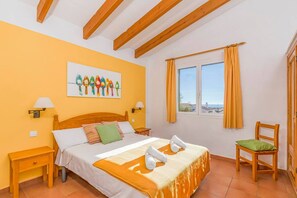 3 dormitorios, escritorio, tabla de planchar con plancha y wifi