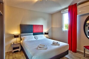 Unclassified image, 3 of 15, button - Adonis Hotel Bayonne (Mouguerre)