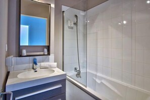Bathroom - Adonis Hotel Bayonne (Mouguerre)