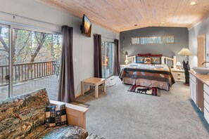 3 bedrooms, desk, WiFi