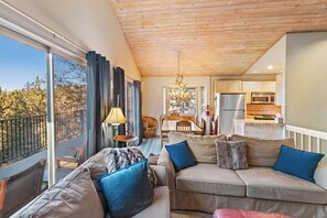 TV, lareira, DVD player, aparelho de som