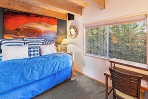 3 bedrooms, desk, WiFi - Lucy I'm Home by Destination Big Bear : Close to Bear Mountain and Snow Summit! Mountain Views! Hot Tub! (Big Bear Lake)