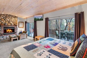 3 bedrooms, desk, WiFi