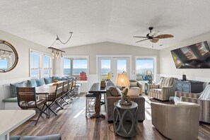 平面電視、DVD 播放機、書籍