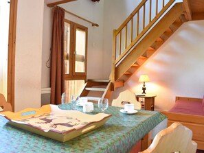 Dining - Duplex Ski-In/Ski-Out, 8 Guests, Balcony, Parking, Méribel (Méribel)