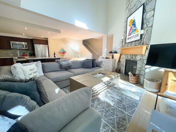 TV, fireplace