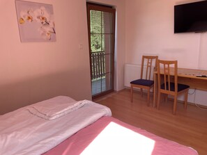 3 habitaciones, tabla de planchar con plancha y wifi gratis 