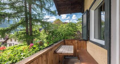 Casa de vacaciones 'Dolomiti Rondula' con vistas a la montaña, piscina compartida y Wi-Fi