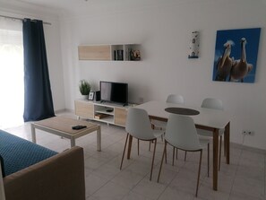 Interior - Apartment "Ariana" with Pool, Wi-Fi, Balcony, Indoor Pool & Tennis Court (Portimão)