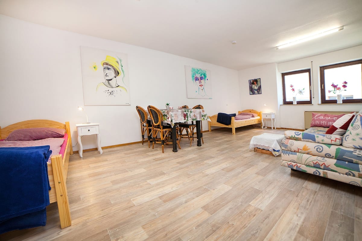 Twin Room | WiFi (free), bed sheets