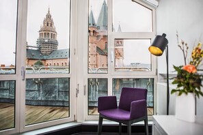 Ropa de cama hipoalergénica y escritorio 