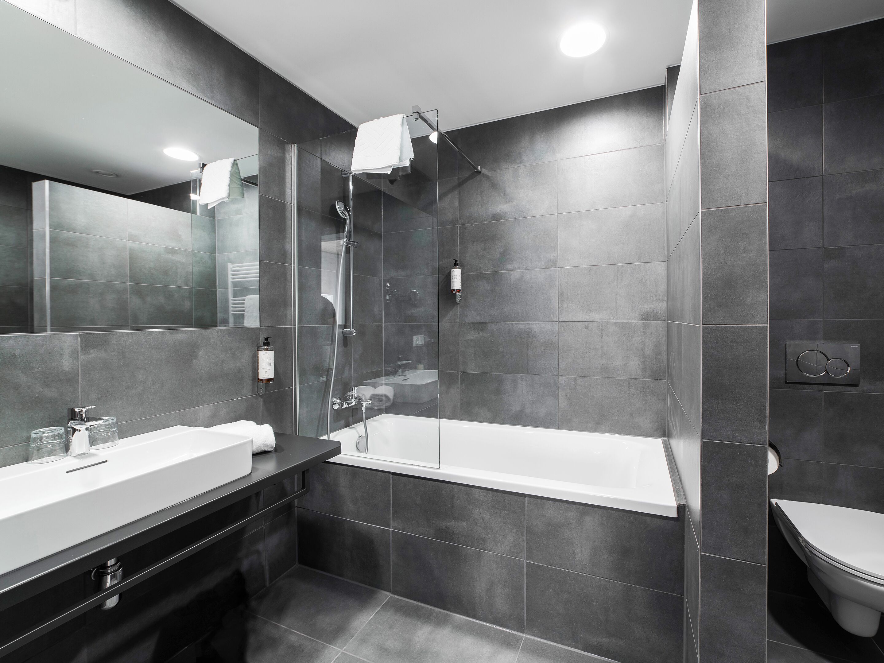 comfort double room, city view | bathroom | shower, rainfall showerhead, free toiletries, hair dryer