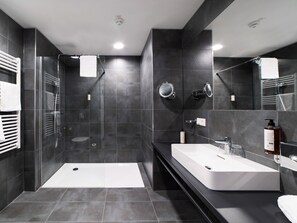 Deluxe Double Room, Lake View | Bathroom - Dormero HoHo Wien (Vienna)