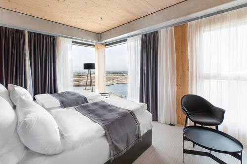 Habitació doble Deluxe, vistes al llac | Roba de llit hipoal·lergògena i minibar gratuït