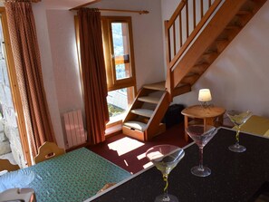 Dining - Spacious 5-Room Apartment with Mezzanine, Balcony & Covered Parking, 150m from Morel Chairlift (Méribel)