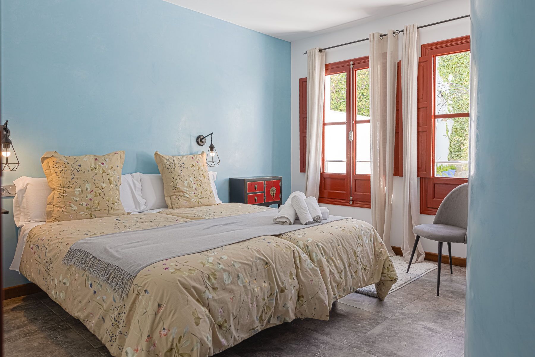 9 bedrooms, bed sheets