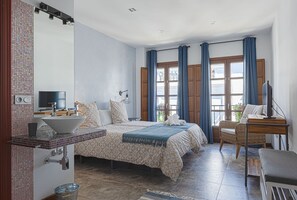 9 bedrooms, bed sheets