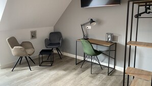 40-inch Smart TV with satellite channels, TV - Aparthotel Charlotten (Hannover)