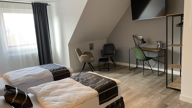 Deluxe Studio, 2 Twin Beds | Hypo-allergenic bedding available, desk, laptop workspace - Aparthotel Charlotten (Hannover)