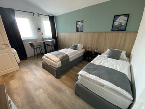Studio Comfort, 2 Tempat Tidur Twin | Seprai antialergi, meja kerja, dan ruang kerja ramah laptop