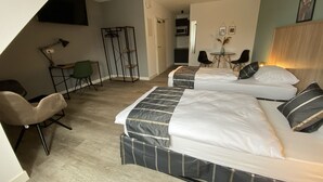 Deluxe Studio, 2 Twin Beds | Hypo-allergenic bedding available, desk, laptop workspace - Aparthotel Charlotten (Hannover)