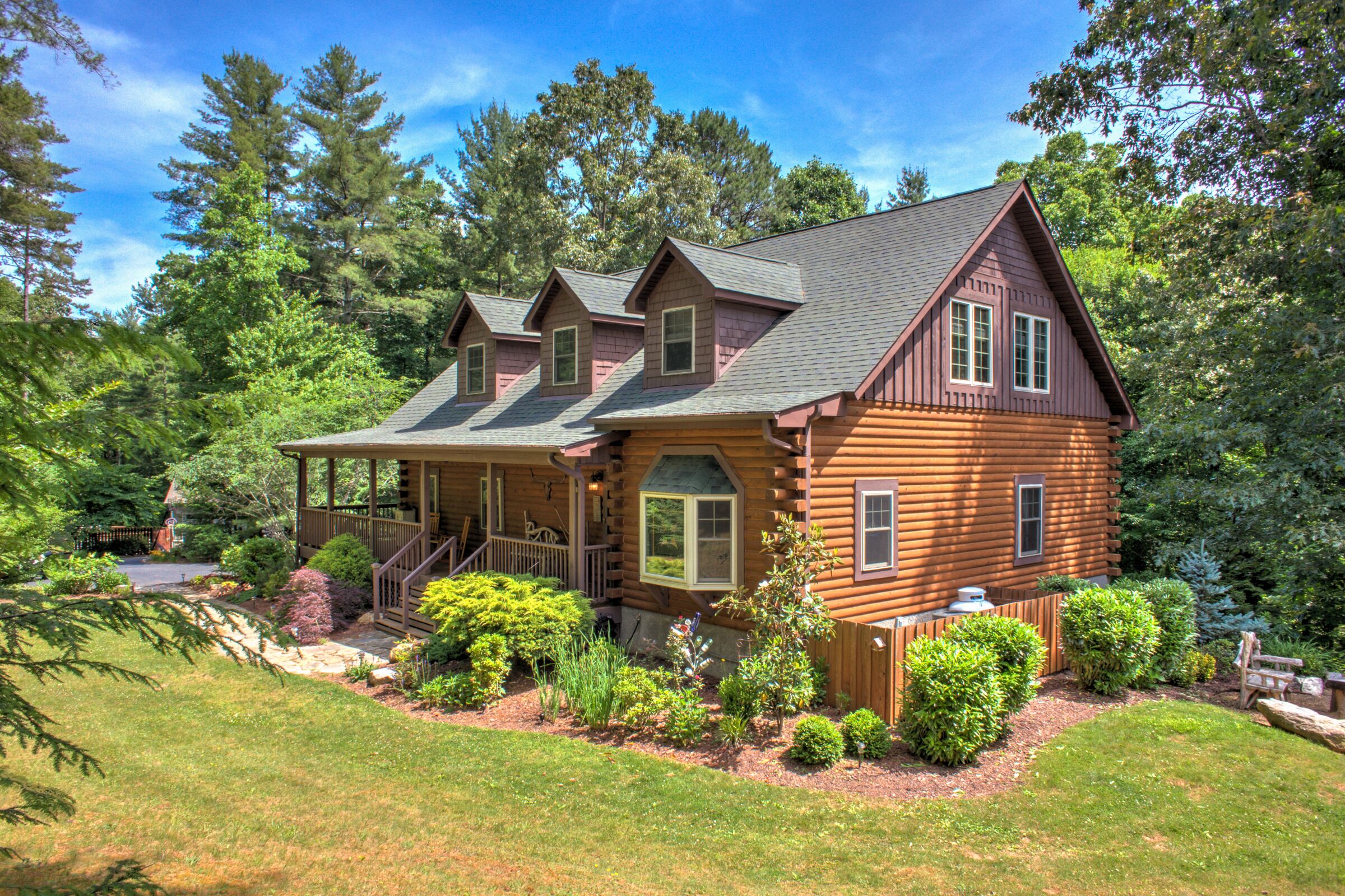 Holly Hill Lodge by Carolina Mornings | Fire Pit, Hot Tub, & Woods🌲