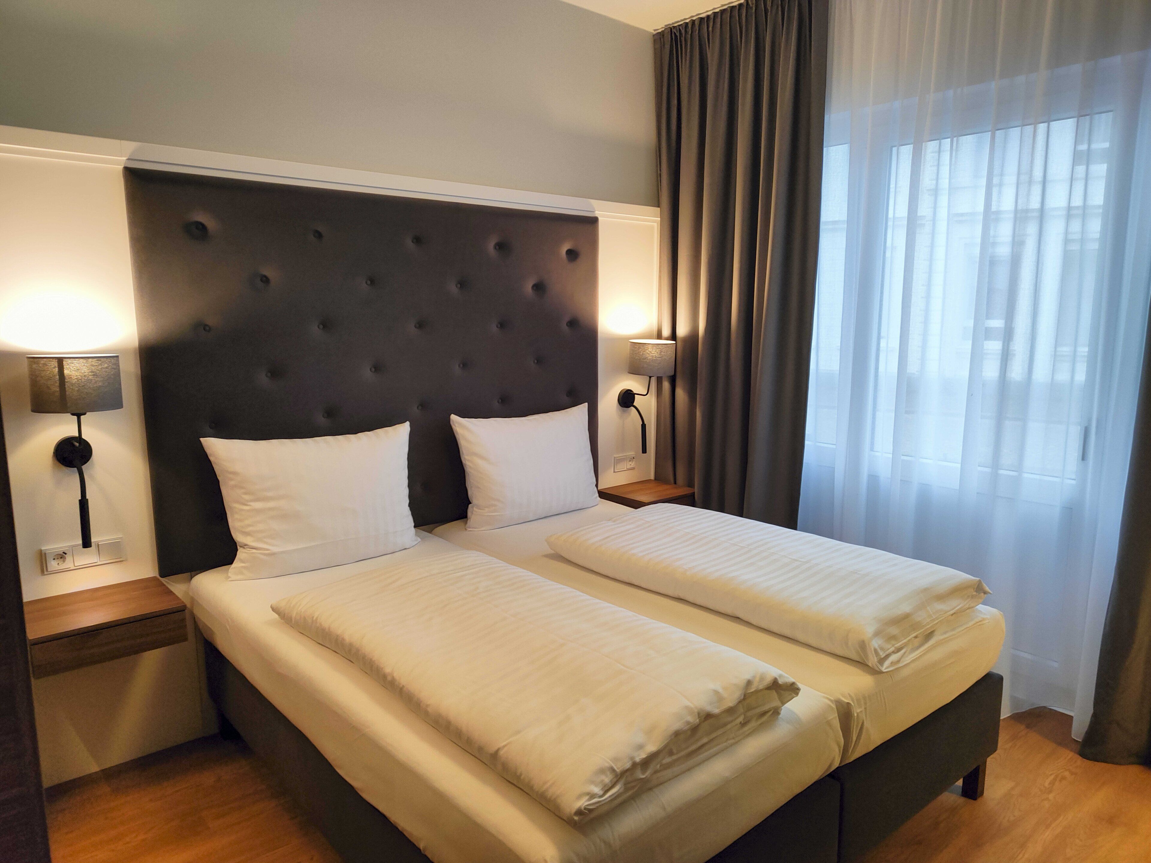 standard double room | desk, laptop workspace, soundproofing, free wifi