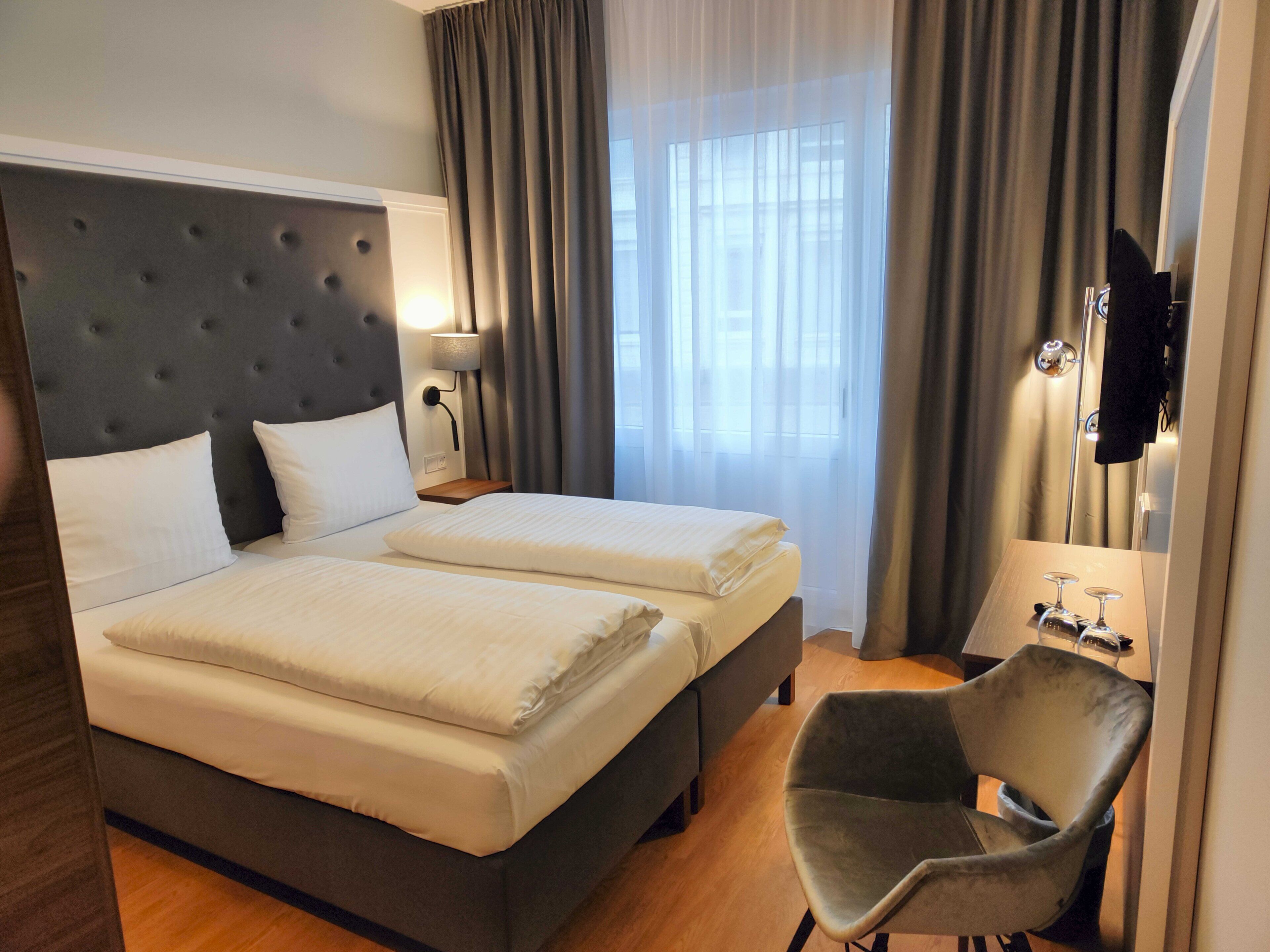 standard double room | desk, laptop workspace, soundproofing, free wifi