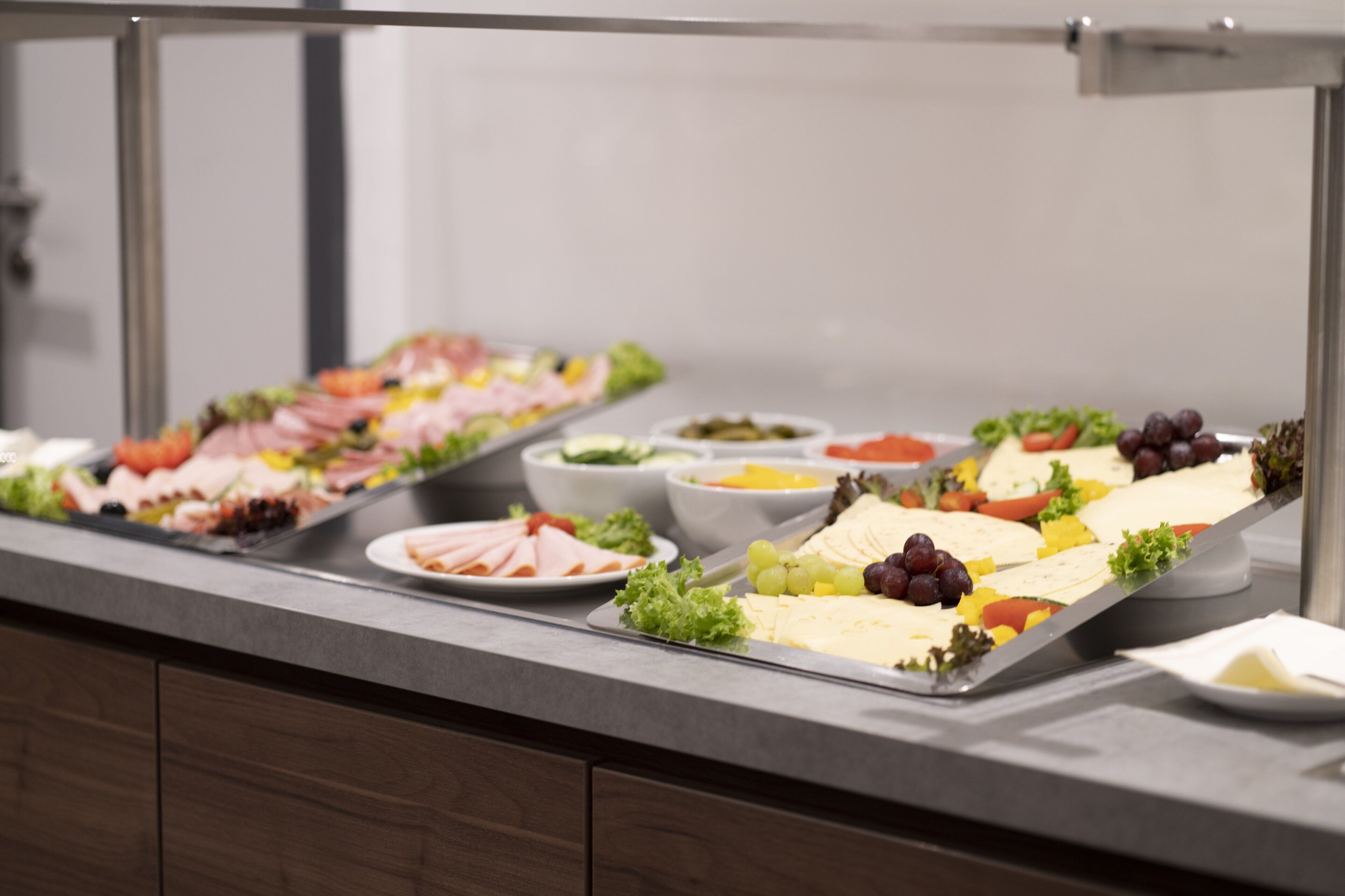 Bữa sáng buffet h àng ngày (9.90 EUR/mỗi người) 