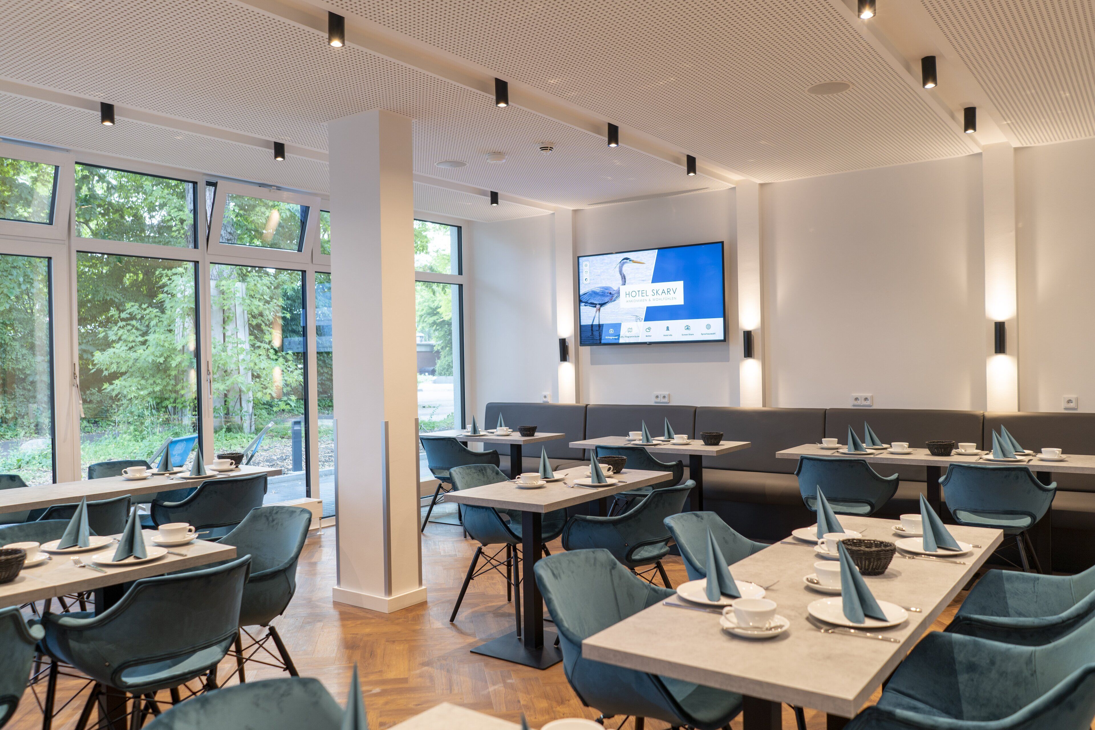 Daily buffet breakfast (EUR 9.90 per person)