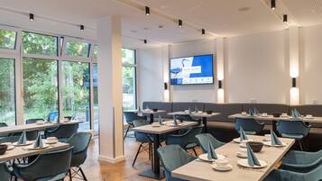 Daily buffet breakfast (EUR 9.90 per person)